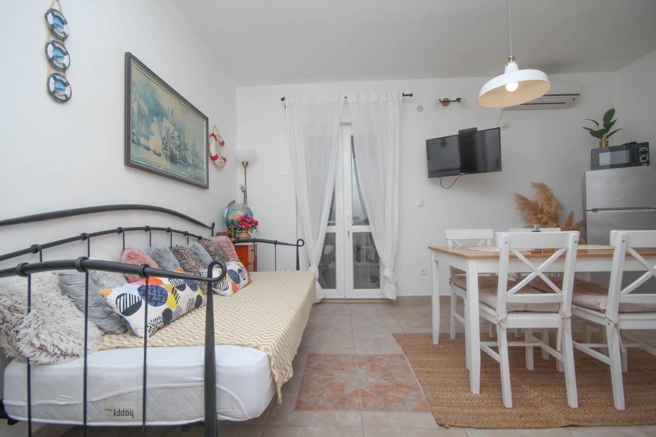 Lola'S Apartments Tribalj エクステリア 写真