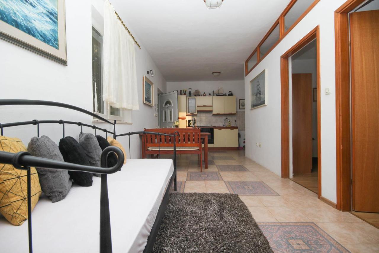 Lola'S Apartments Tribalj エクステリア 写真