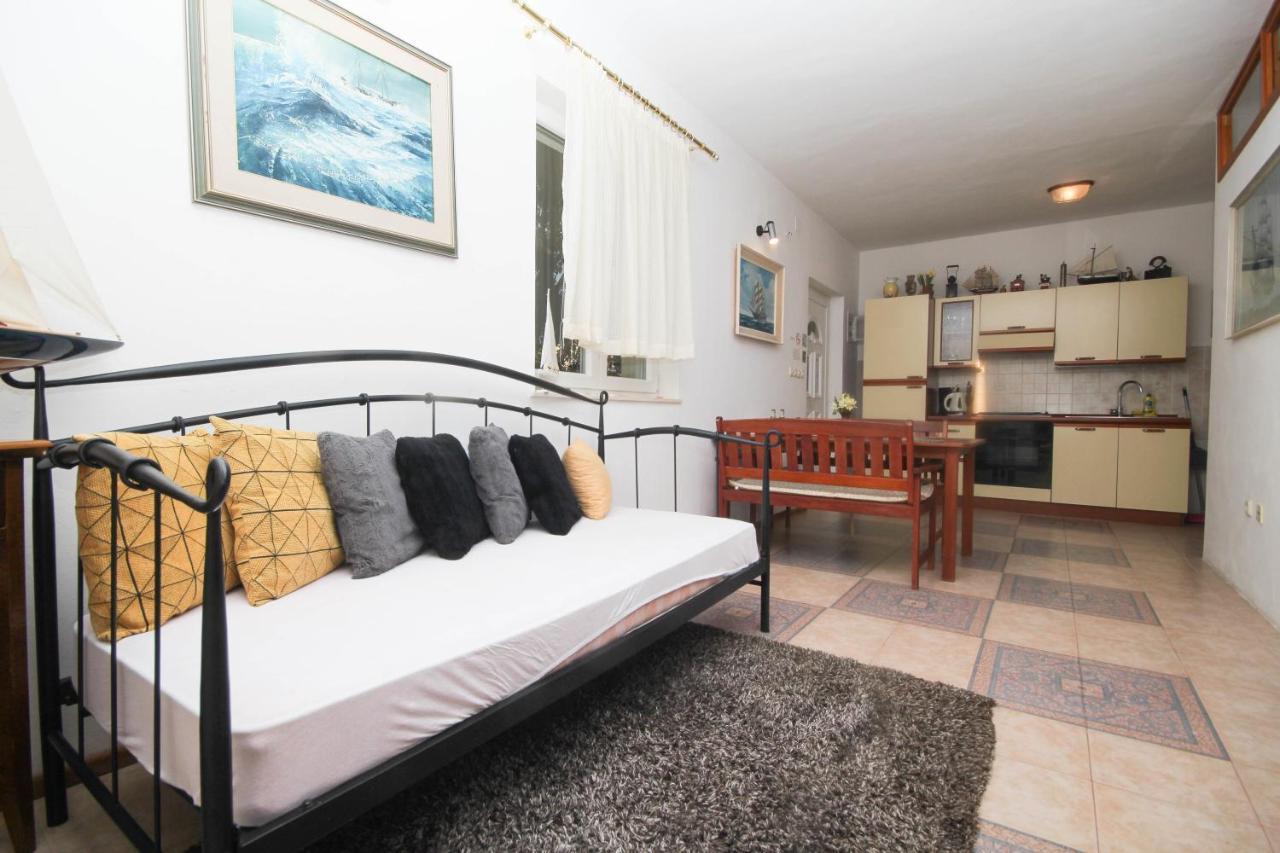 Lola'S Apartments Tribalj エクステリア 写真