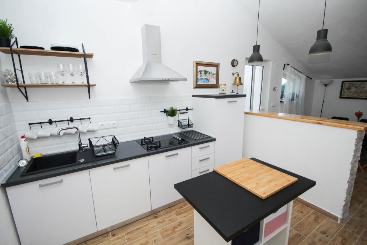 Lola'S Apartments Tribalj エクステリア 写真