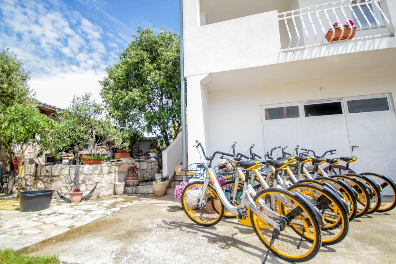 Lola'S Apartments Tribalj エクステリア 写真
